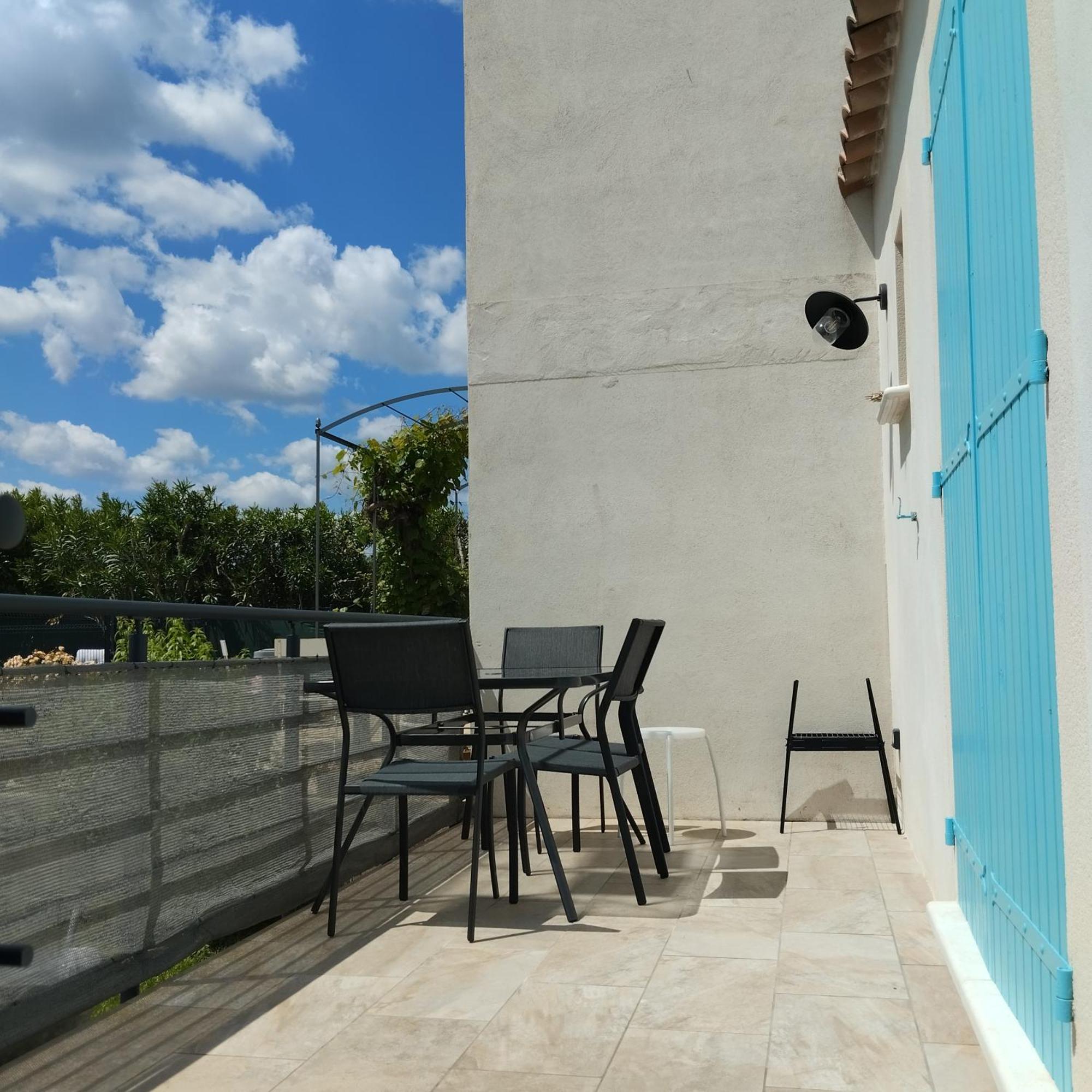 Studio Pont Du Gard Sernhac 部屋 写真